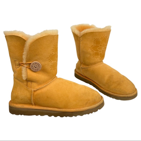 yellow bailey bow uggs